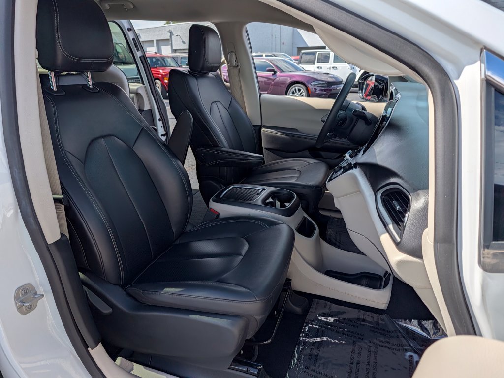 Used 2024 Chrysler Pacifica Touring-L FWD image 20