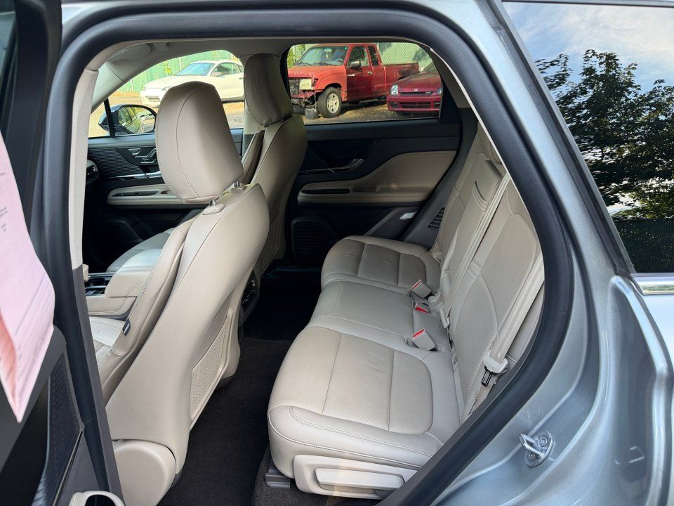 Used 2022 Lincoln Corsair FWD w/ Premium Package image 34
