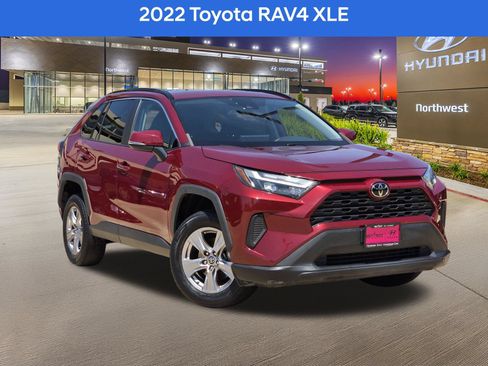 Used 2022 Toyota RAV4 XLE w/ Convenience Package FWD image 1