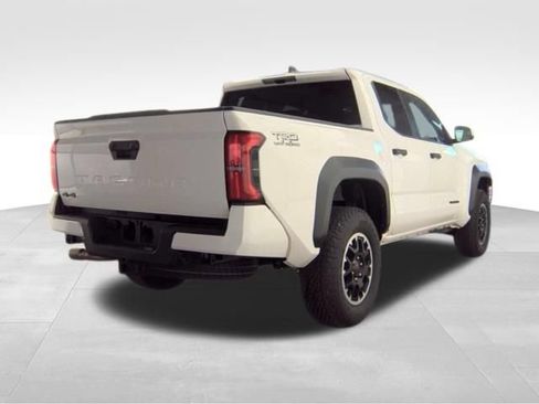 Used 2025 Toyota Tacoma TRD Off-Road AWD/4WD image 5