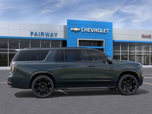 New 2026 Chevrolet Suburban RST w/ RST Capability Package AWD/4WD image 6