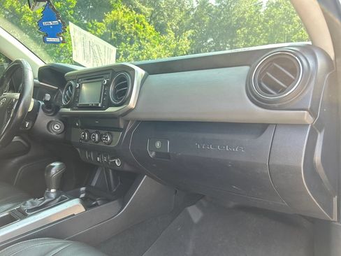 Used 2019 Toyota Tacoma SR5 RWD image 15