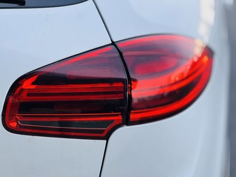 Used 2016 Porsche Cayenne image 8