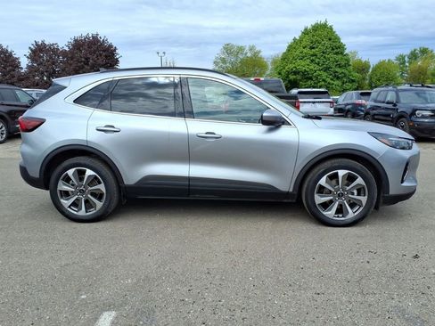 Used 2023 Ford Escape Platinum AWD/4WD image 6
