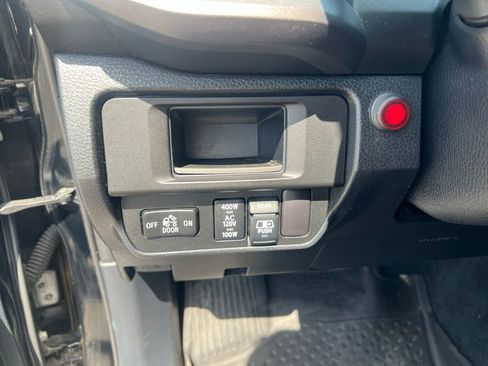 Used 2017 Toyota Tacoma TRD Sport image 42