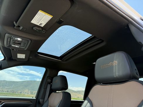 Used 2024 Chevrolet Silverado 3500 High Country w/ High Country Premium Package AWD/4WD image 29