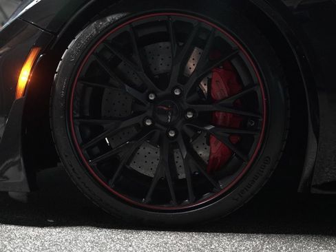Used 2018 Chevrolet Corvette Z06 RWD image 3