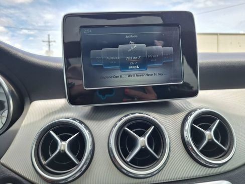 Used 2017 Mercedes-Benz GLA 250 image 15