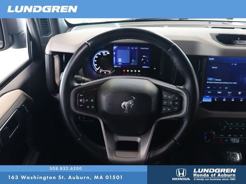 Used 2023 Ford Bronco Wildtrak image 16