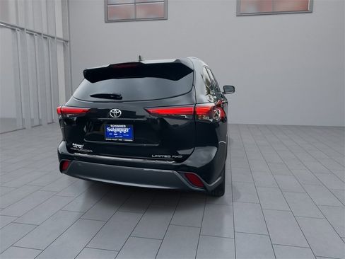 Used 2023 Toyota Highlander Limited image 8