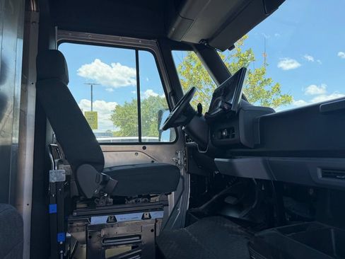 Used 2024 Chevrolet Brightdrop 600 w/ Commercial Equipment Package AWD/4WD image 9