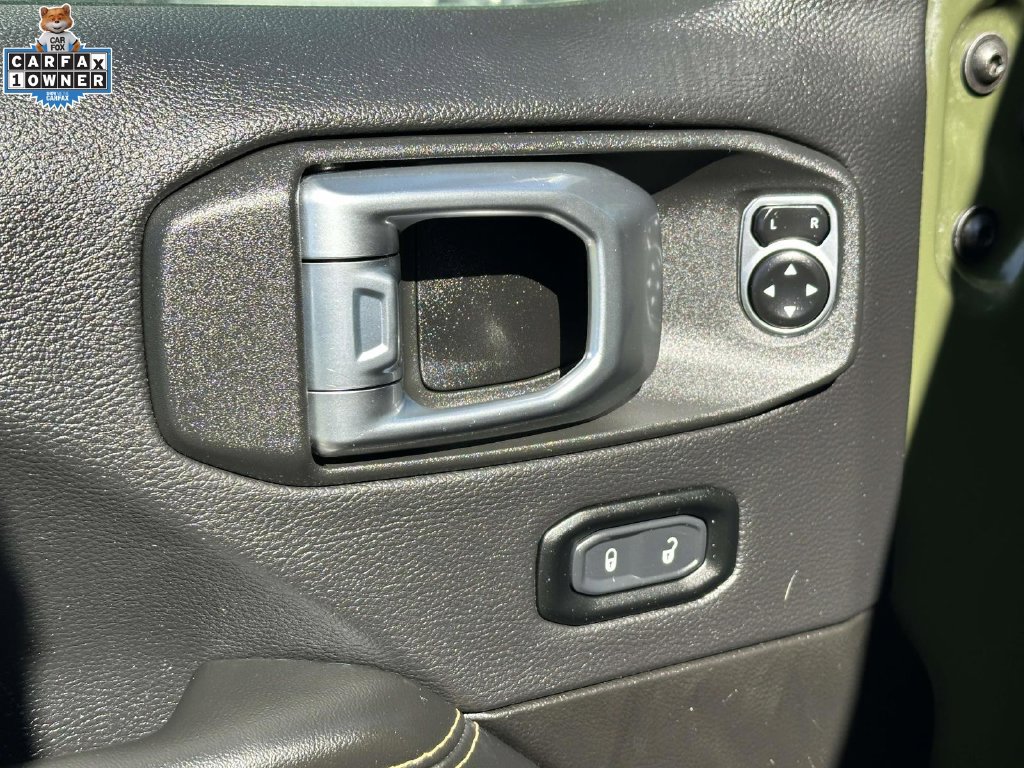 Used 2024 Jeep Wrangler Unlimited Sahara w/ Technology Group AWD/4WD image 16