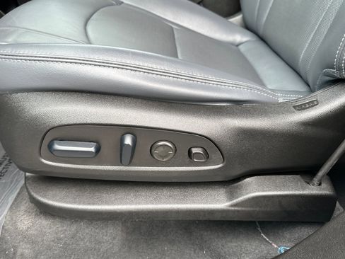 Used 2024 Buick Enclave Premium image 13