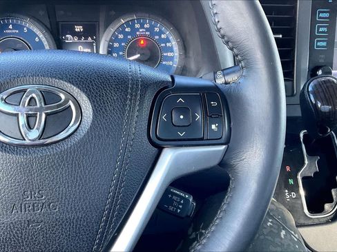 Used 2017 Toyota Sienna XLE image 21