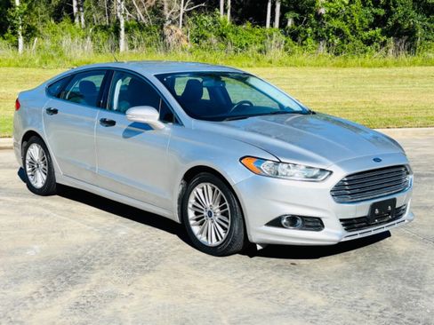 Used 2015 Ford Fusion SE w/ Equipment Group 202A image 4
