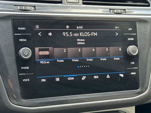 Used 2022 Volkswagen Tiguan SE image 23