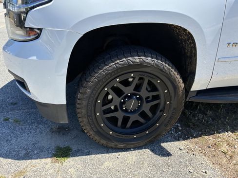 Used 2019 Chevrolet Tahoe LS w/ All-Season Package RWD image 5