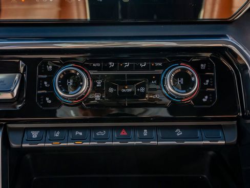 Used 2025 GMC Sierra 2500 Denali Ultimate image 27