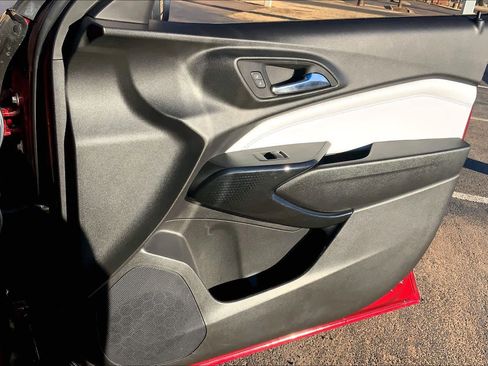 Used 2025 Chevrolet Trax LT image 23