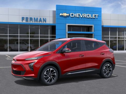 Used 2023 Chevrolet Bolt EUV Premier w/ Super Cruise Package FWD image 2