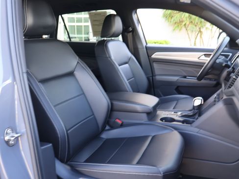 Used 2021 Volkswagen Atlas Cross Sport SE w/ Panoramic Sunroof Package image 22