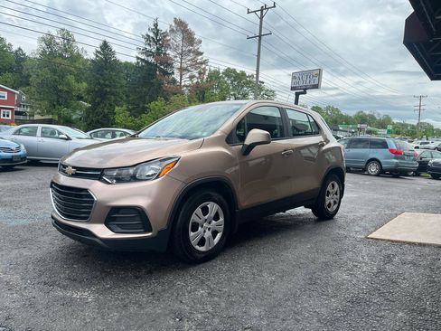 Used 2018 Chevrolet Trax LS w/ LPO, Protection Package FWD image 8