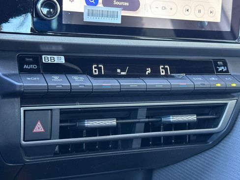 Used 2026 Toyota Camry SE FWD image 18
