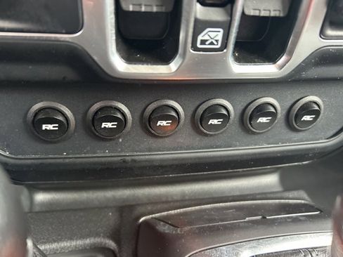 Used 2024 Jeep Gladiator Sport image 26