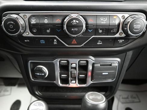 Used 2023 Jeep Wrangler Unlimited Sahara w/ Cold Weather Group AWD/4WD image 19