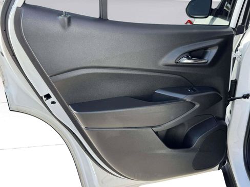 Used 2025 Chevrolet Trax RS w/ Sunroof Package FWD image 36