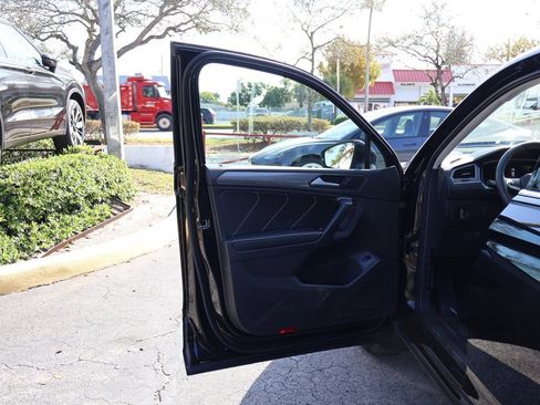 Used 2024 Volkswagen Tiguan SE image 23