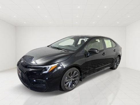 Used 2024 Toyota Corolla XSE FWD image 2