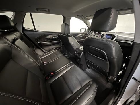Used 2024 GMC Terrain SLT image 12