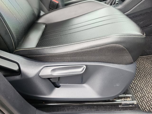 Used 2024 Volkswagen Tiguan SE AWD/4WD image 32