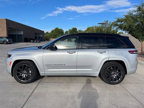 Certified 2025 Jeep Grand Cherokee Summit w/ Obsidian Package AWD/4WD image 10