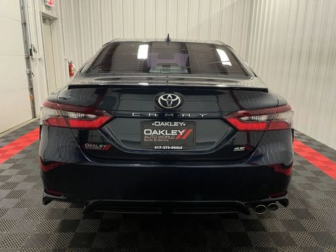 Used 2021 Toyota Camry SE w/ Convenience Package FWD image 3