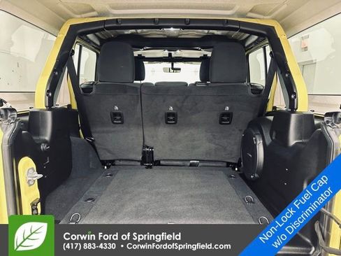 Used 2022 Jeep Wrangler Unlimited Rubicon w/ Cold Weather Group image 16