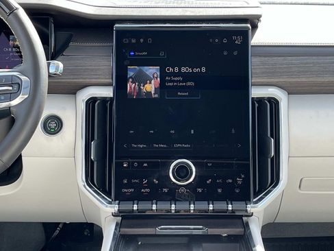 Used 2024 GMC Acadia Denali w/ Super Cruise Package image 16