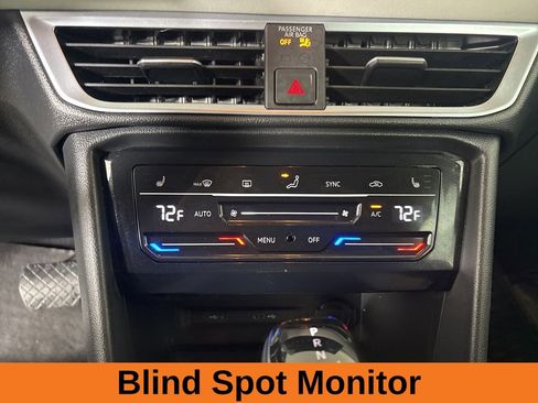 Used 2025 Volkswagen Taos SE w/ Black Wheel Package image 15