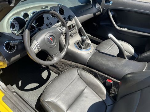 Used 2009 Pontiac Solstice Convertible w/ Premium Package image 17