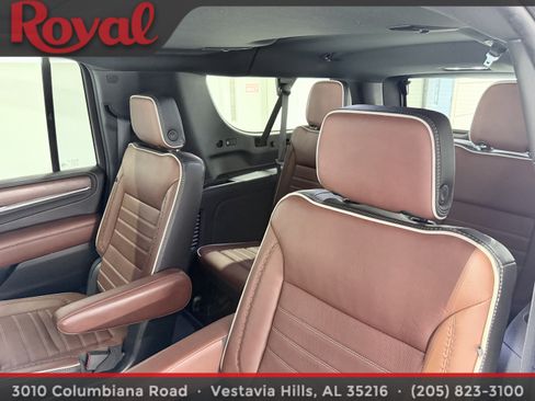Used 2023 GMC Yukon XL Denali Ultimate AWD/4WD image 19