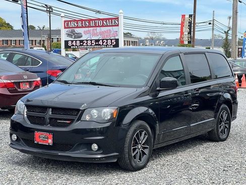 Used 2018 Dodge Grand Caravan SE FWD image 3