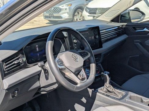 Used 2025 Volkswagen Jetta SE image 14