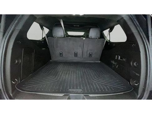Used 2024 Chevrolet Suburban RST w/ Sport Performance Package AWD/4WD image 18