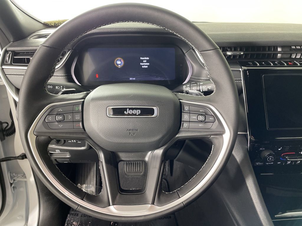 New 2025 Jeep Grand Cherokee Laredo X w/ Luxury Tech Group I AWD/4WD image 22