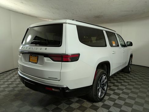 Certified 2023 Jeep Wagoneer L Series III w/ Premium Group I AWD/4WD image 8