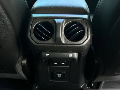 Used 2025 Jeep Wrangler Unlimited Rubicon AWD/4WD image 47