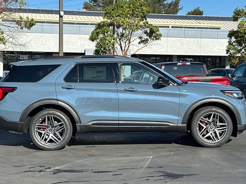 New 2026 Ford Explorer ST-Line image 3