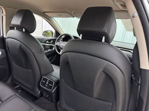 Used 2022 Genesis G70 2.0T image 35