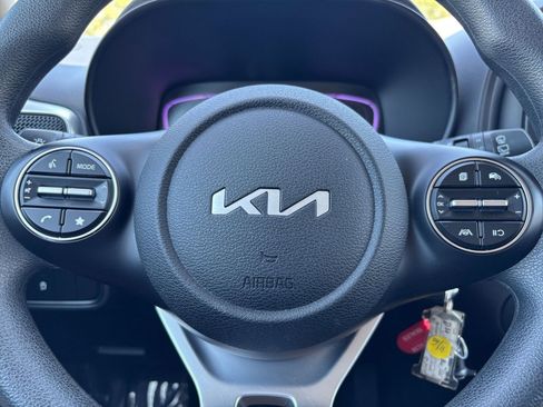 Used 2025 Kia Soul LX w/ LX Technology Package FWD image 25